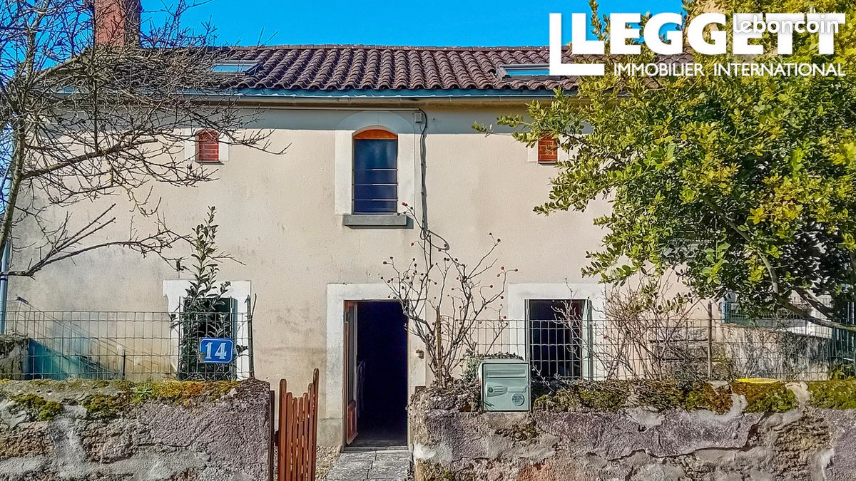 3 bedrooms Castles in Clere-sur-Layon, France No. 99897