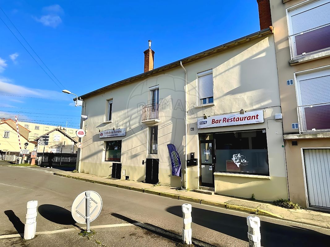 4 bedrooms Apartment in Moulins, France No. 193468