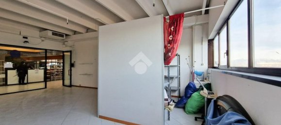 53m² Commercial property in San Martino Buon Albergo, Italy No. 135570 12