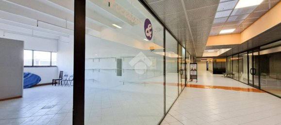 53m² Commercial property in San Martino Buon Albergo, Italy No. 135570 18