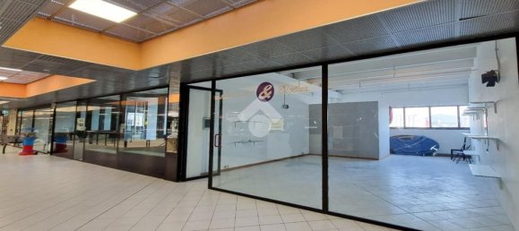 53m² Commercial property in San Martino Buon Albergo, Italy No. 135570 13