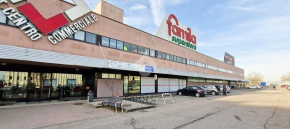 53m² Commercial property in San Martino Buon Albergo, Italy No. 135570 7
