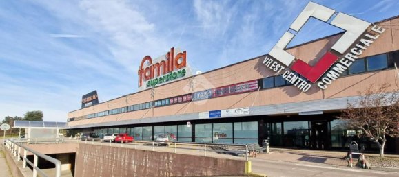 53m² Commercial property in San Martino Buon Albergo, Italy No. 135570 10