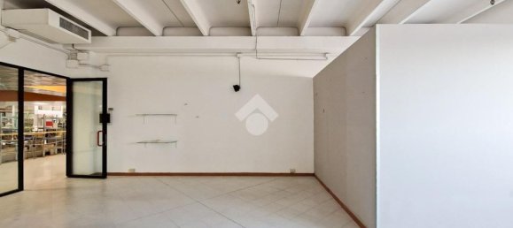 53m² Commercial property in San Martino Buon Albergo, Italy No. 135570 20