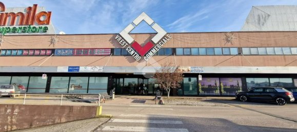 53m² Commercial property in San Martino Buon Albergo, Italy No. 135570 21