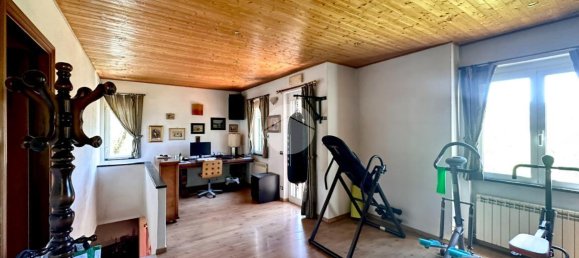 4-salle Maison à Castiglione Chiavarese, Italy No. 18130 11