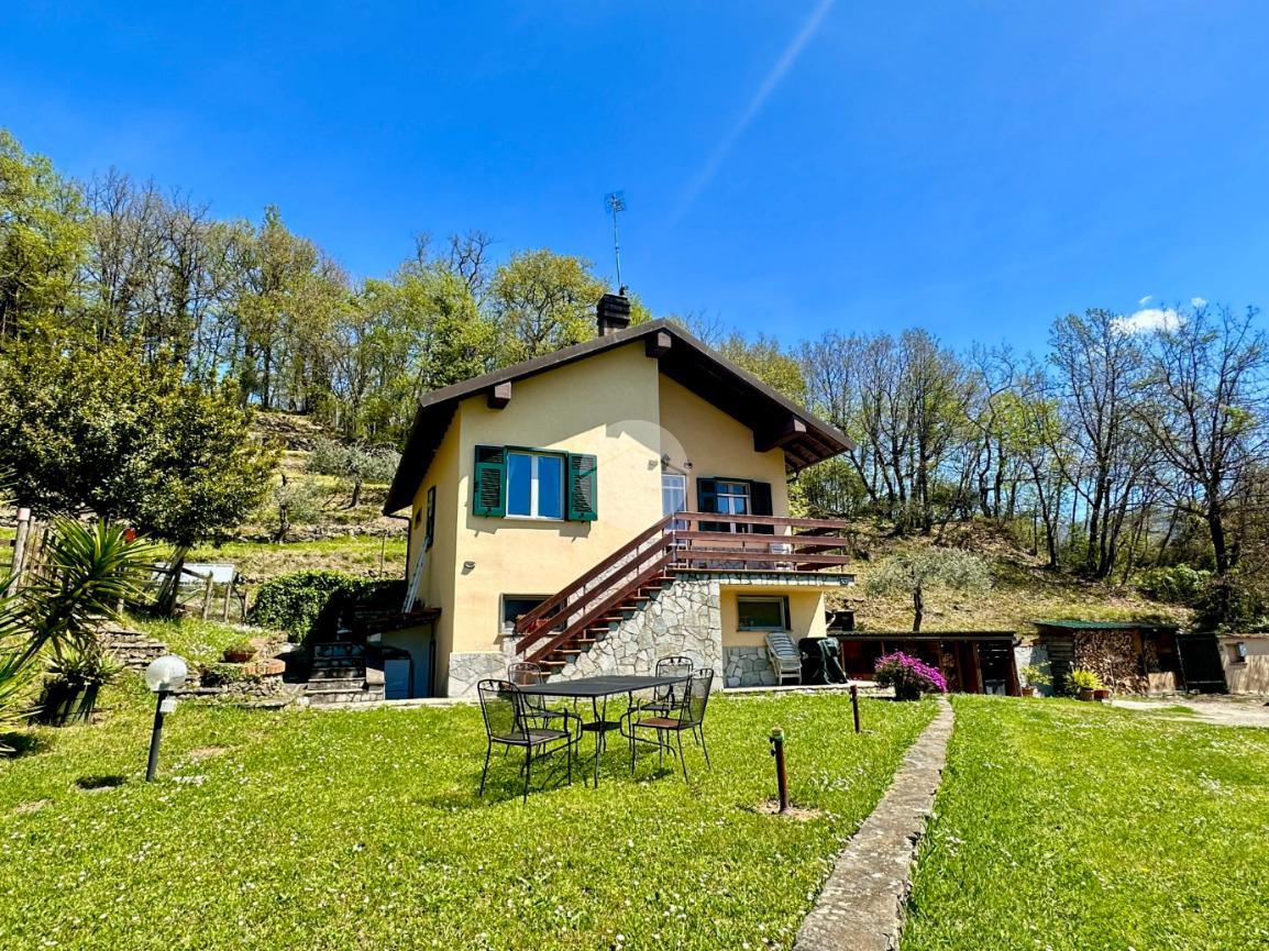 4-salle Maison à Castiglione Chiavarese, Italy No. 18130