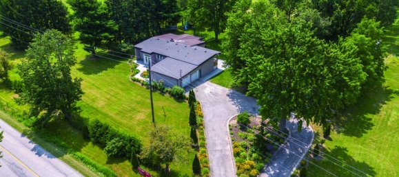 3 bedrooms House in Hamilton, Canada No. 325 2