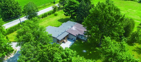 3 bedrooms House in Hamilton, Canada No. 325 3