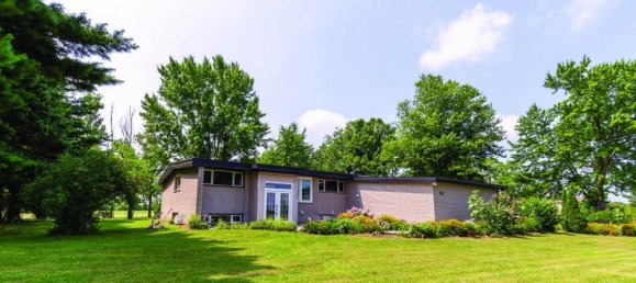 3 bedrooms House in Hamilton, Canada No. 325 8