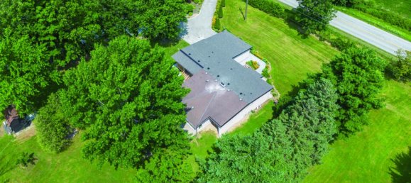 3 bedrooms House in Hamilton, Canada No. 325 4