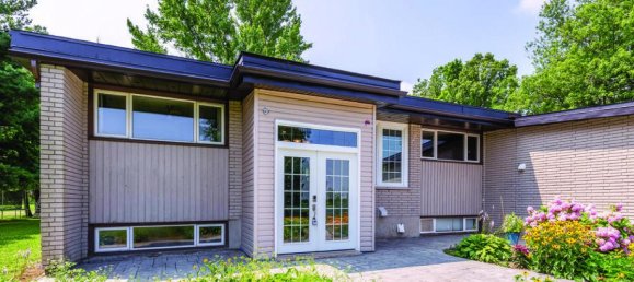 3 bedrooms House in Hamilton, Canada No. 325 7