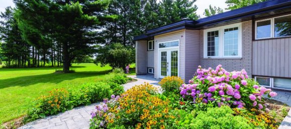 3 bedrooms House in Hamilton, Canada No. 325 6