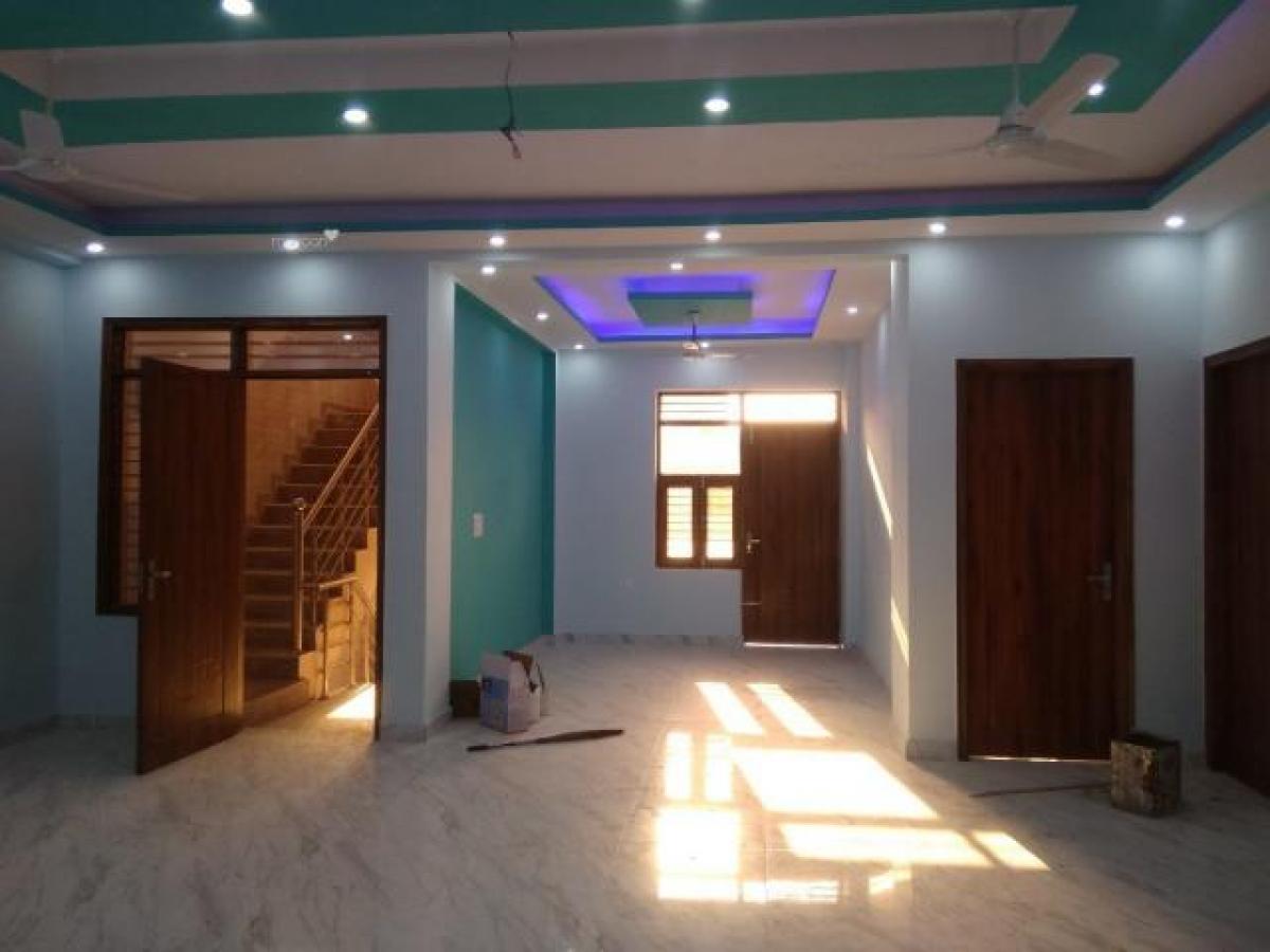 3 bedrooms House in Faridabad, India No. 2399