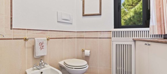 4 bedrooms Apartment in Milan, Italy No. 240878 8