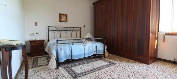 5 bedrooms Villa in Luzzara, Italy No. 358067 9