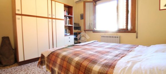 5 bedrooms Villa in Luzzara, Italy No. 358067 8