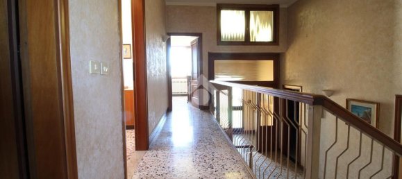 5 bedrooms Villa in Luzzara, Italy No. 358067 12