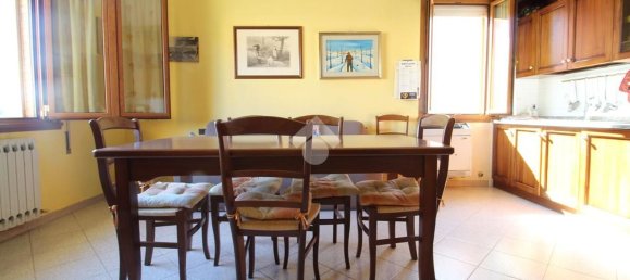 5 bedrooms Villa in Luzzara, Italy No. 358067 2