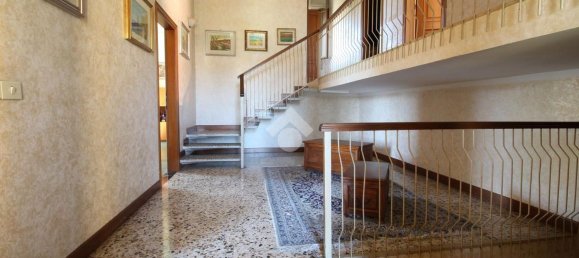 5 bedrooms Villa in Luzzara, Italy No. 358067 5