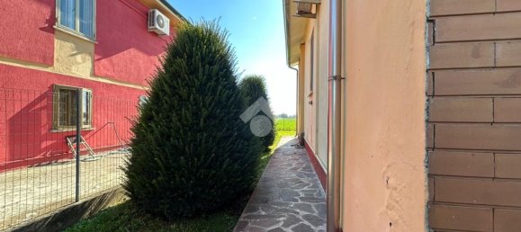 5 bedrooms Villa in Luzzara, Italy No. 358067 15