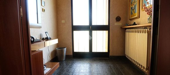 5 bedrooms Villa in Luzzara, Italy No. 358067 6