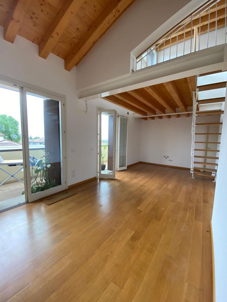 Penthouse T3 em Montebelluna, Italy N.º 336697