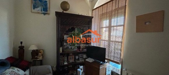 Apartamento de 3 dormitorios en Córdoba, Spain No. 160776 8