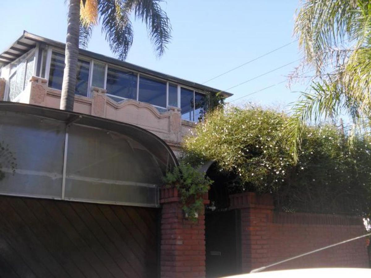 3 bedrooms House in Moron, Argentina No. 12838