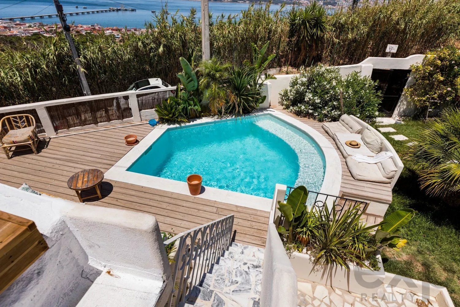 5 bedrooms Villa in Almada, Portugal No. 327715