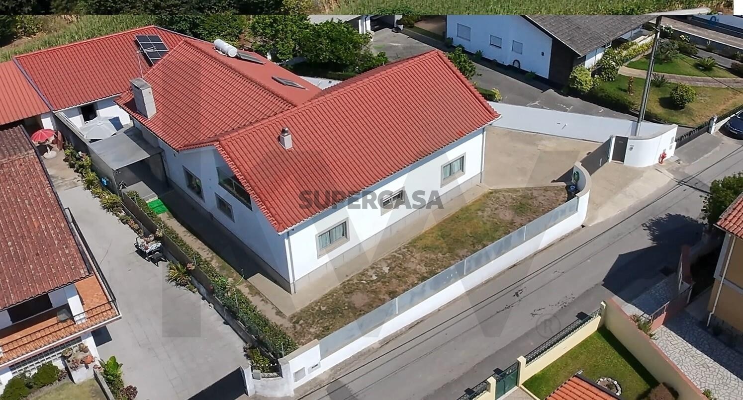 Дом с 3 спальнями в Оливейра ди Аземейш, Португалия № 270918