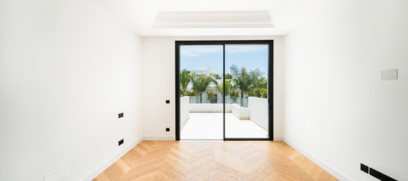 6 bedrooms Villa in Marbella, Spain No. 822 19