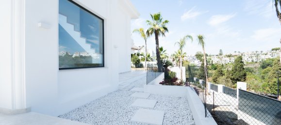 6 bedrooms Villa in Marbella, Spain No. 822 10