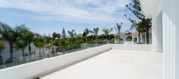 6 bedrooms Villa in Marbella, Spain No. 822 22