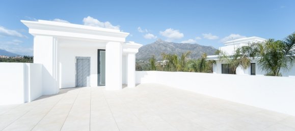 6 bedrooms Villa in Marbella, Spain No. 822 14