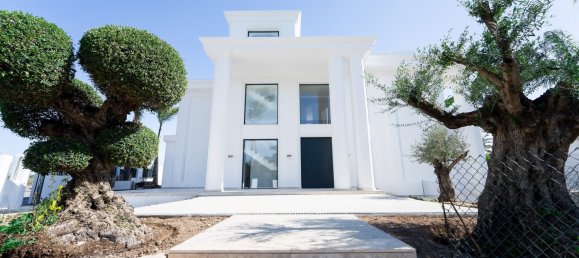 6 bedrooms Villa in Marbella, Spain No. 822 12