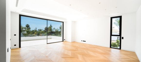 6 bedrooms Villa in Marbella, Spain No. 822 26