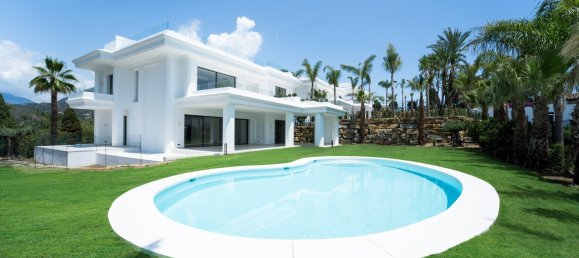 6 bedrooms Villa in Marbella, Spain No. 822 2