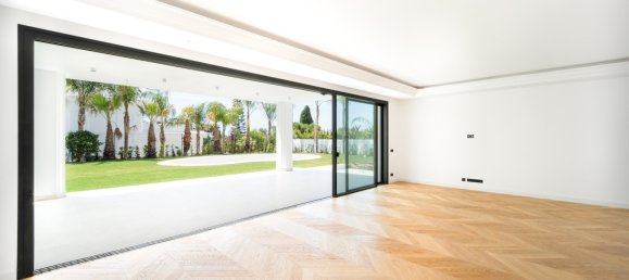 6 bedrooms Villa in Marbella, Spain No. 822 29