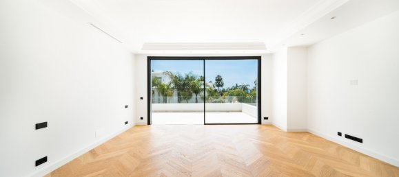 6 bedrooms Villa in Marbella, Spain No. 822 24