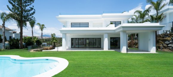 6 bedrooms Villa in Marbella, Spain No. 822 9