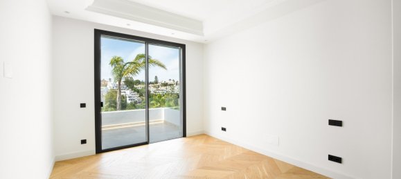 6 bedrooms Villa in Marbella, Spain No. 822 18