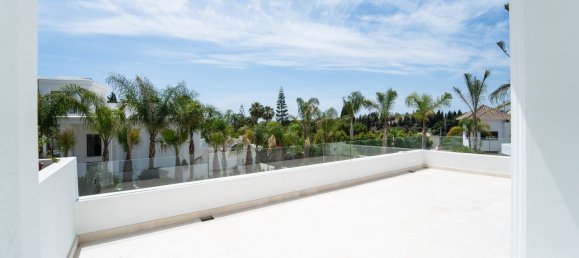 6 bedrooms Villa in Marbella, Spain No. 822 21