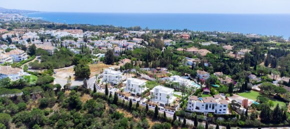 6 bedrooms Villa in Marbella, Spain No. 822 3