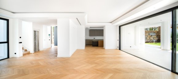 6 bedrooms Villa in Marbella, Spain No. 822 28