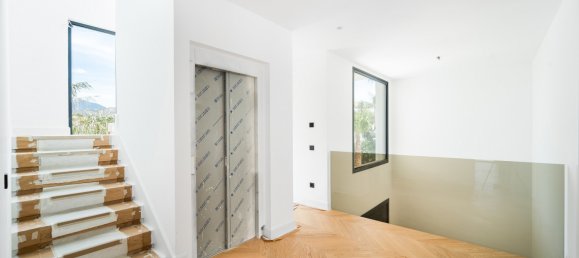 6 bedrooms Villa in Marbella, Spain No. 822 17