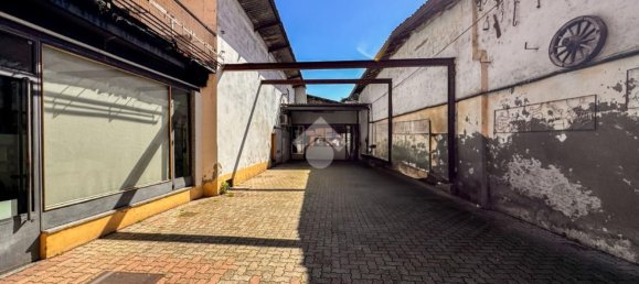 670m² Warehouse in Sant'Angelo Lodigiano, Italy No. 8069 17