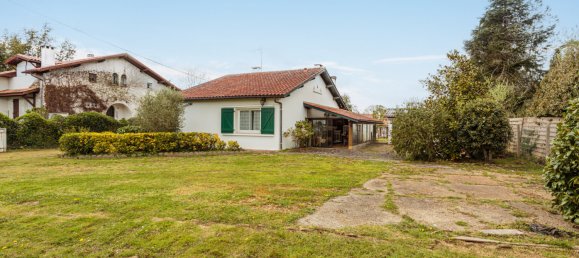 3 bedrooms House in Arcangues, France No. 96700 2