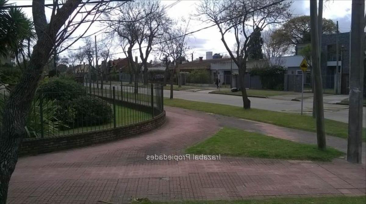 Дом с 5 спальнями в Монтевидео, Уругвай № 4649