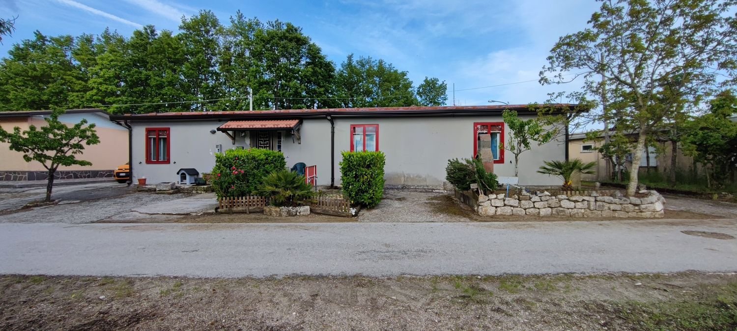 7 rooms House in Castelgrande, Italy No. 251096